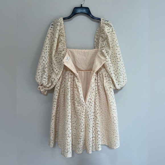 Storia Crochet-Lace Baby Doll Mini Dress in Vanilla/Cream, size M - Picture 5 of 11